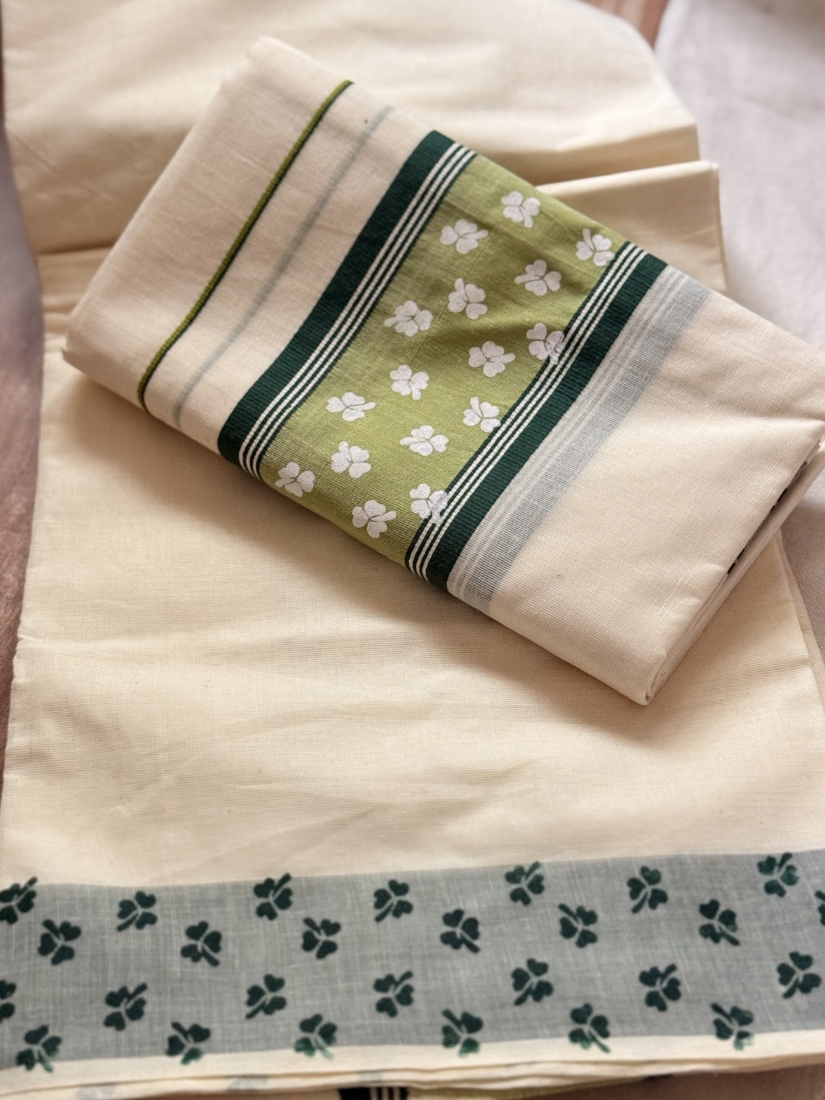 Floral Set Mundu
