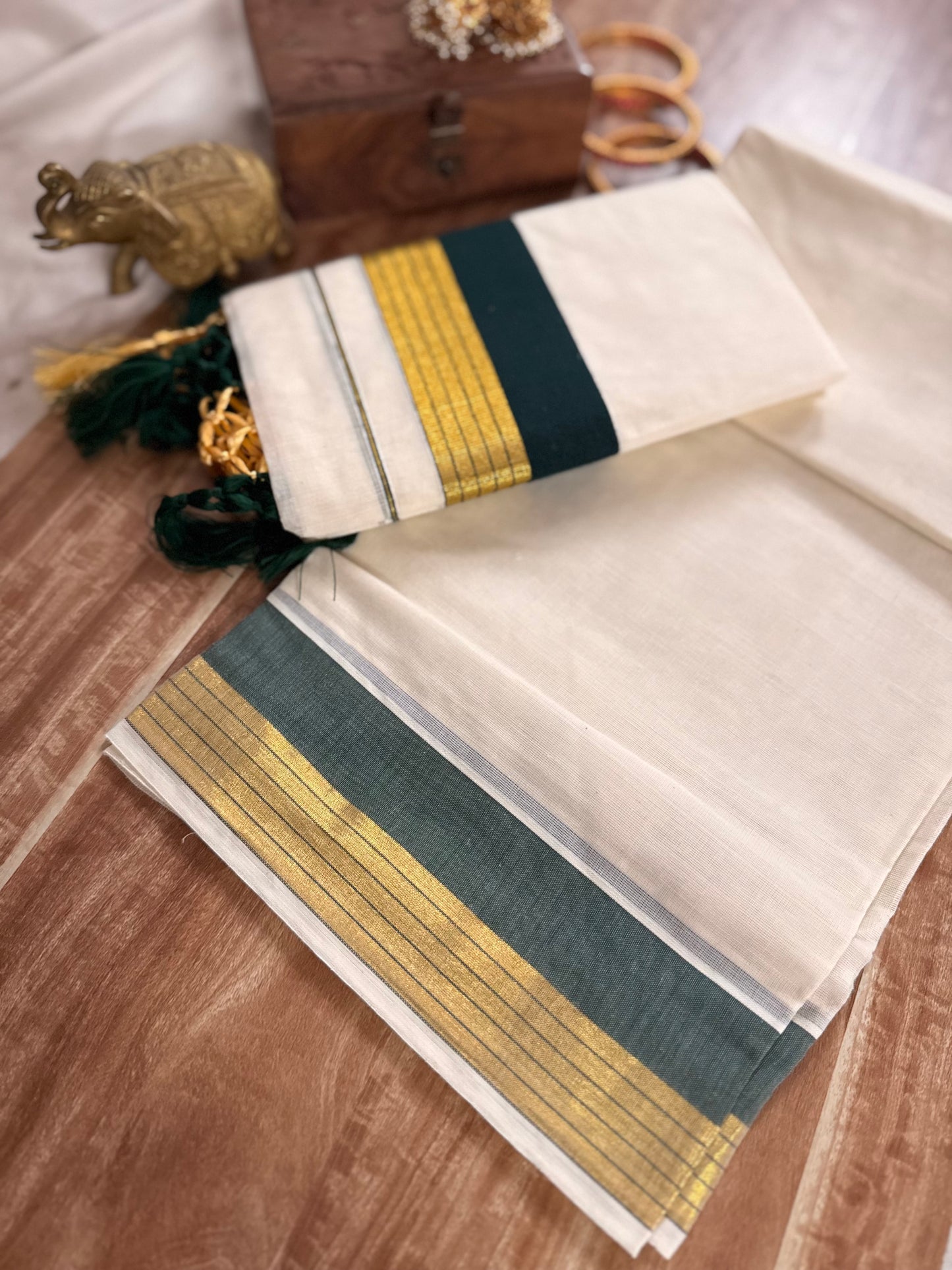 Set Mundu Kara and Kasavu