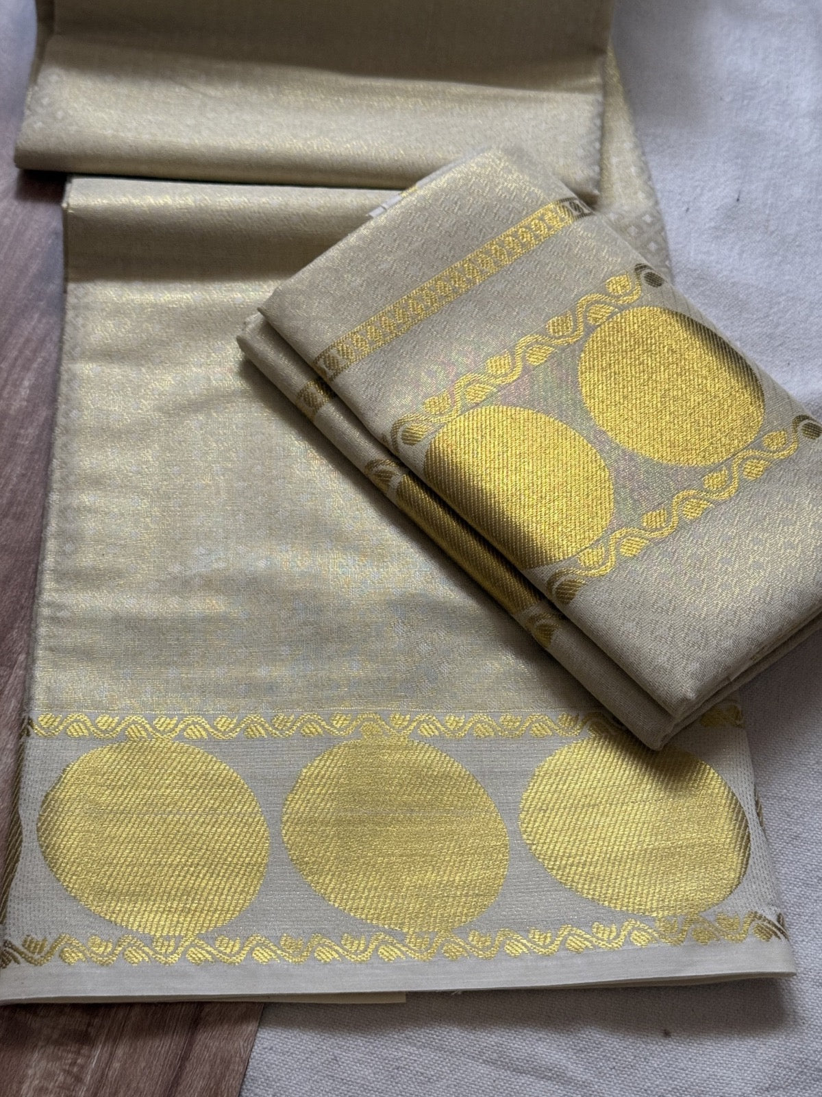 Tissue polka Set Mundu