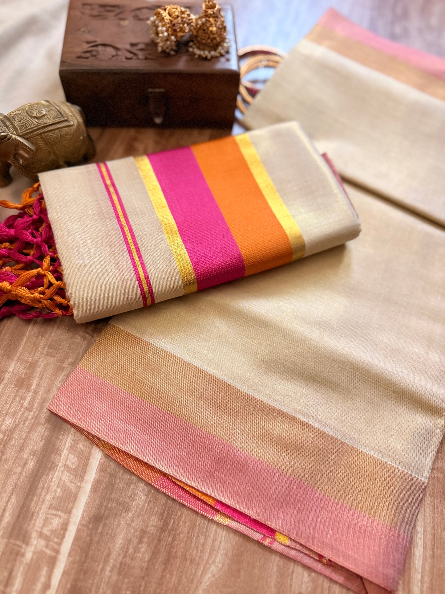 Set Mundu Kara and Kasavu