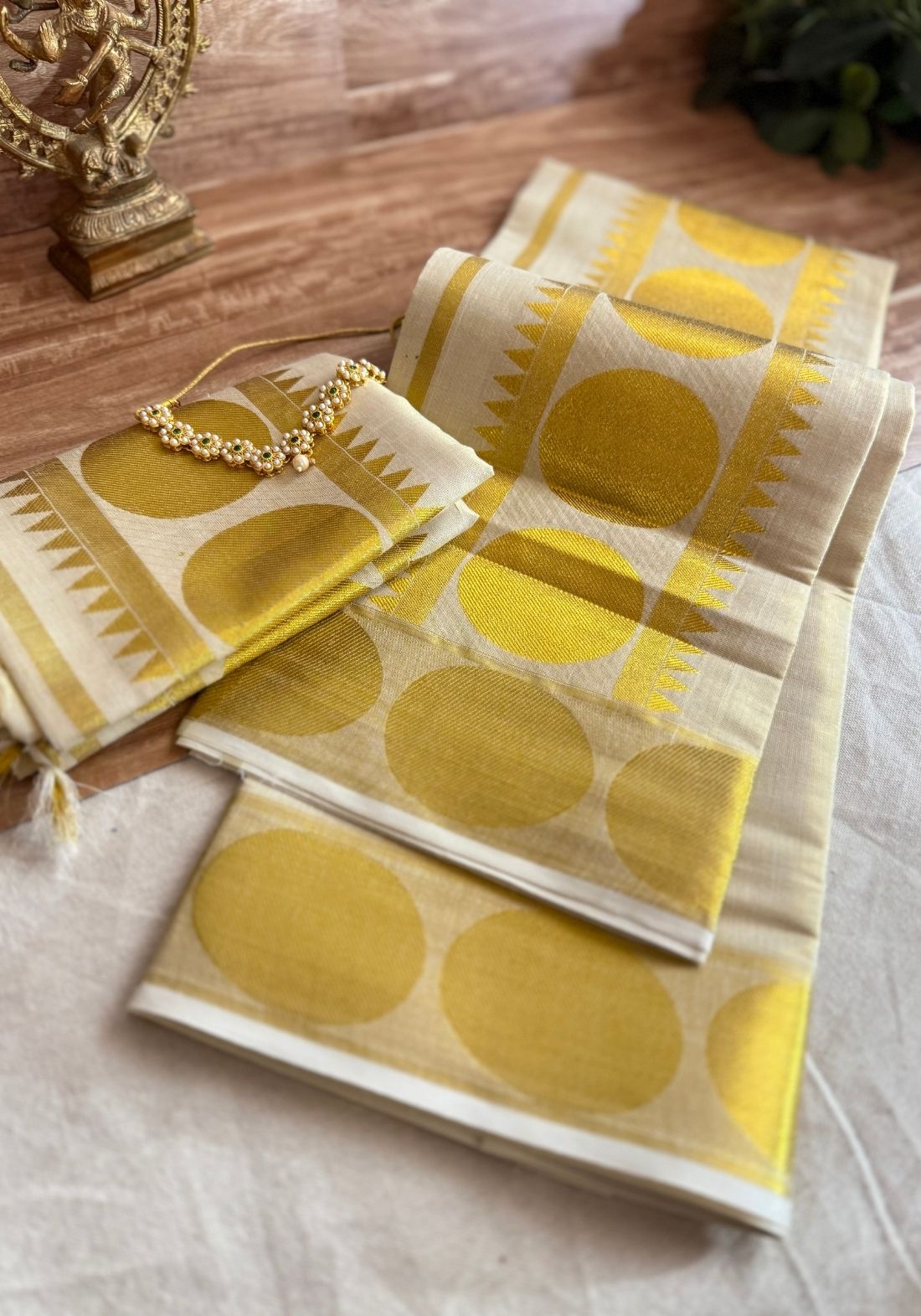 Set Mundu