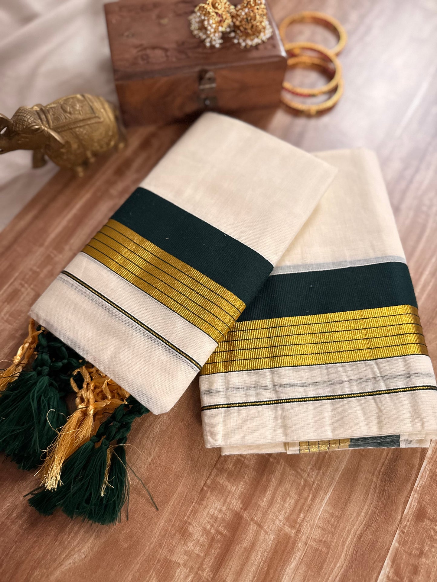 Set Mundu Kara and Kasavu