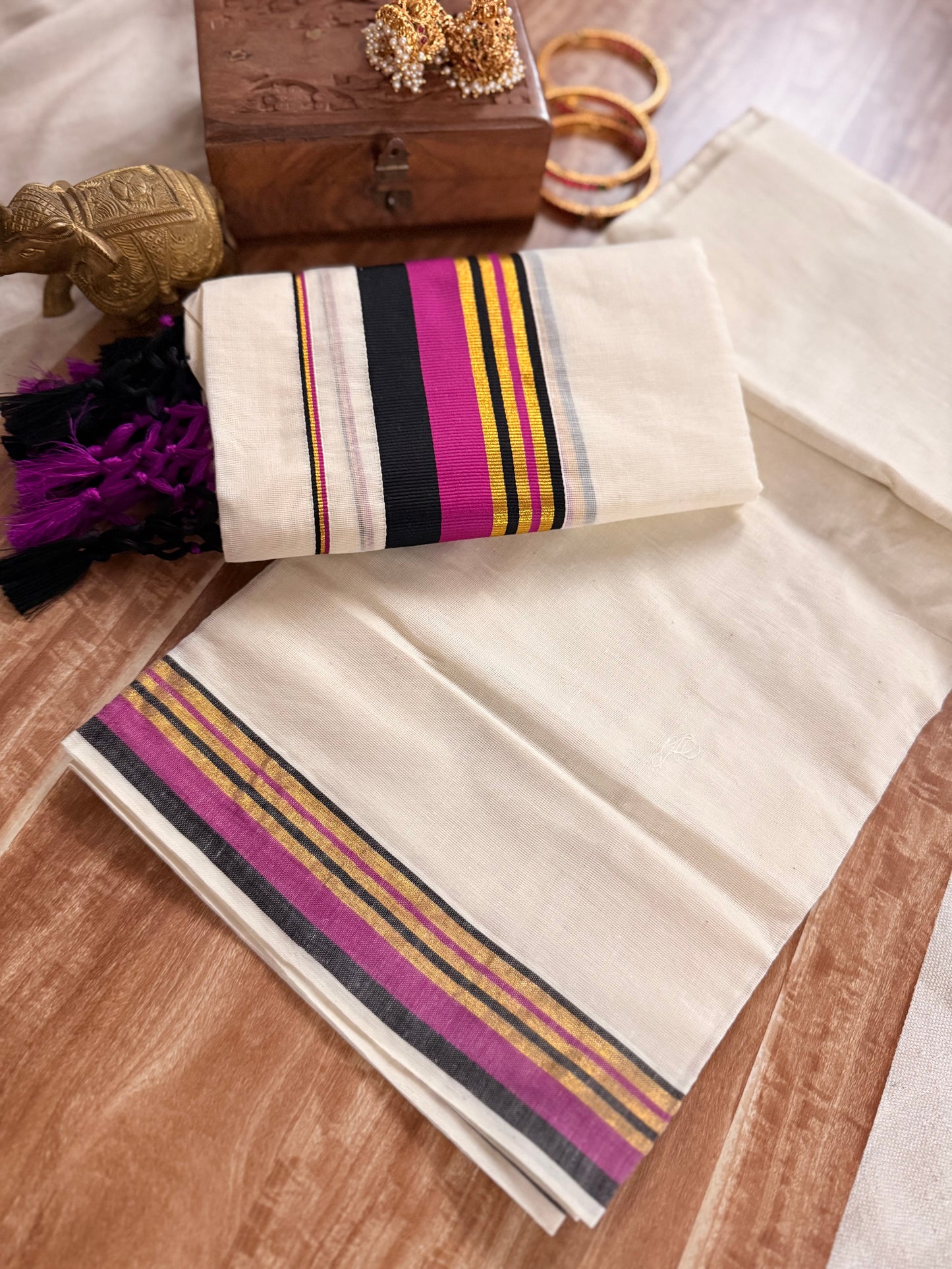 Set Mundu Kara and Kasavu