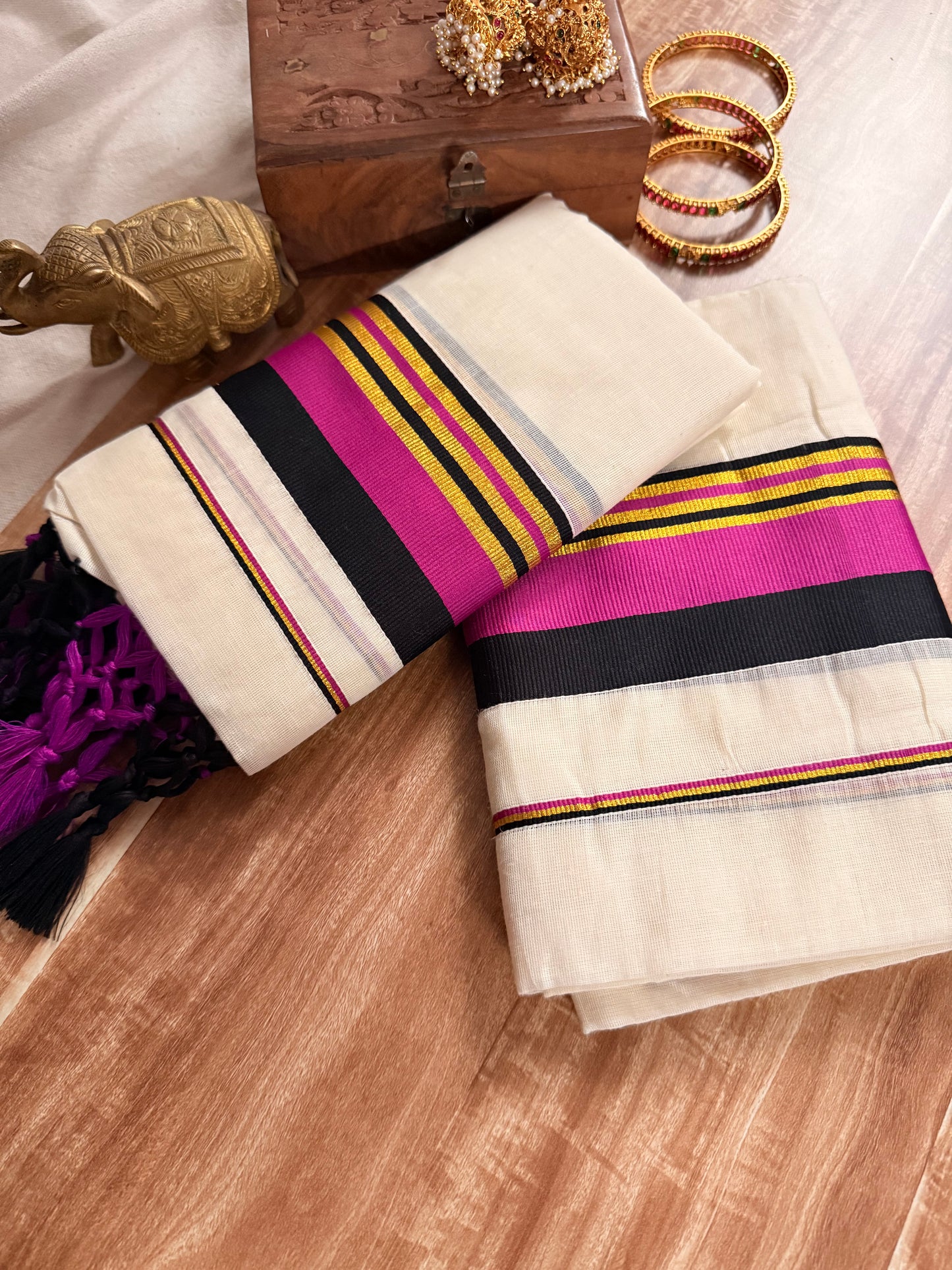 Set Mundu Kara and Kasavu
