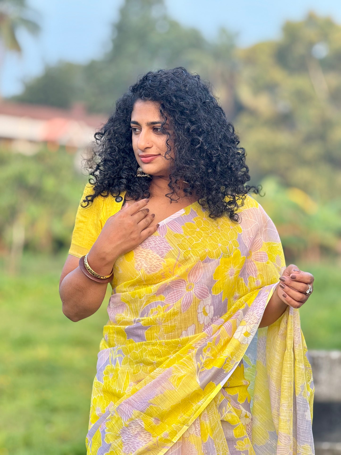 Floral semi linen saree